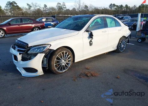 2015 Mercedes-Benz C 400 4Matic z USA, uszkodzony, nr VIN 55SWF6GB6FU017963